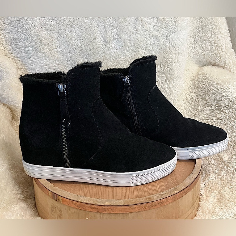 Caslon Black Suede Averie Booties Water Resistant Side Zip Hidden Wedge Sz 10.5